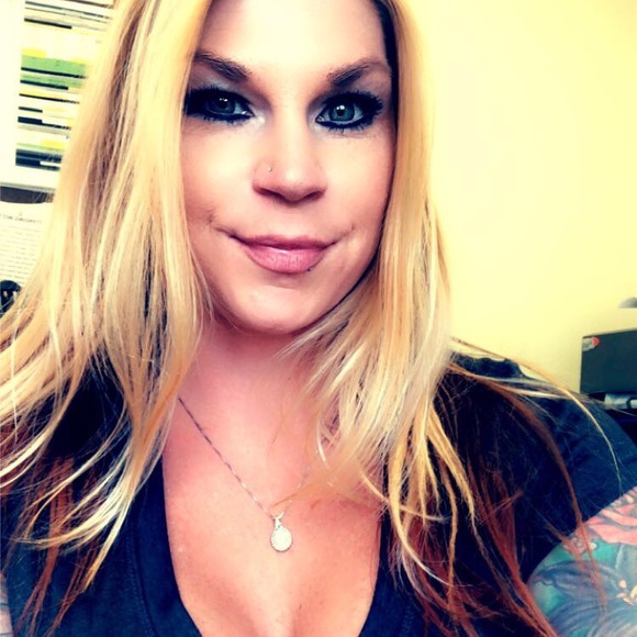 Meet your Posher, Jennifer - Picture 1 of 1